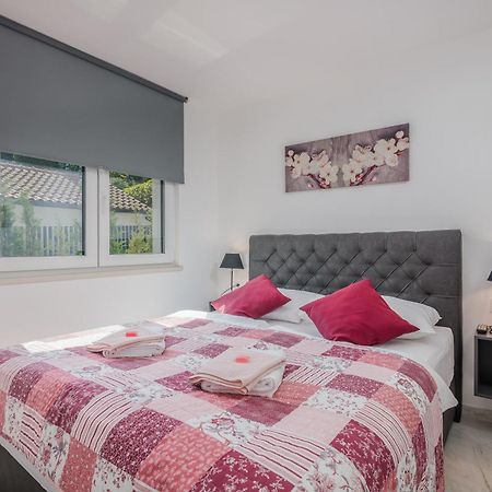 Apartments Elle Luxury Vantacici Malinska Esterno foto