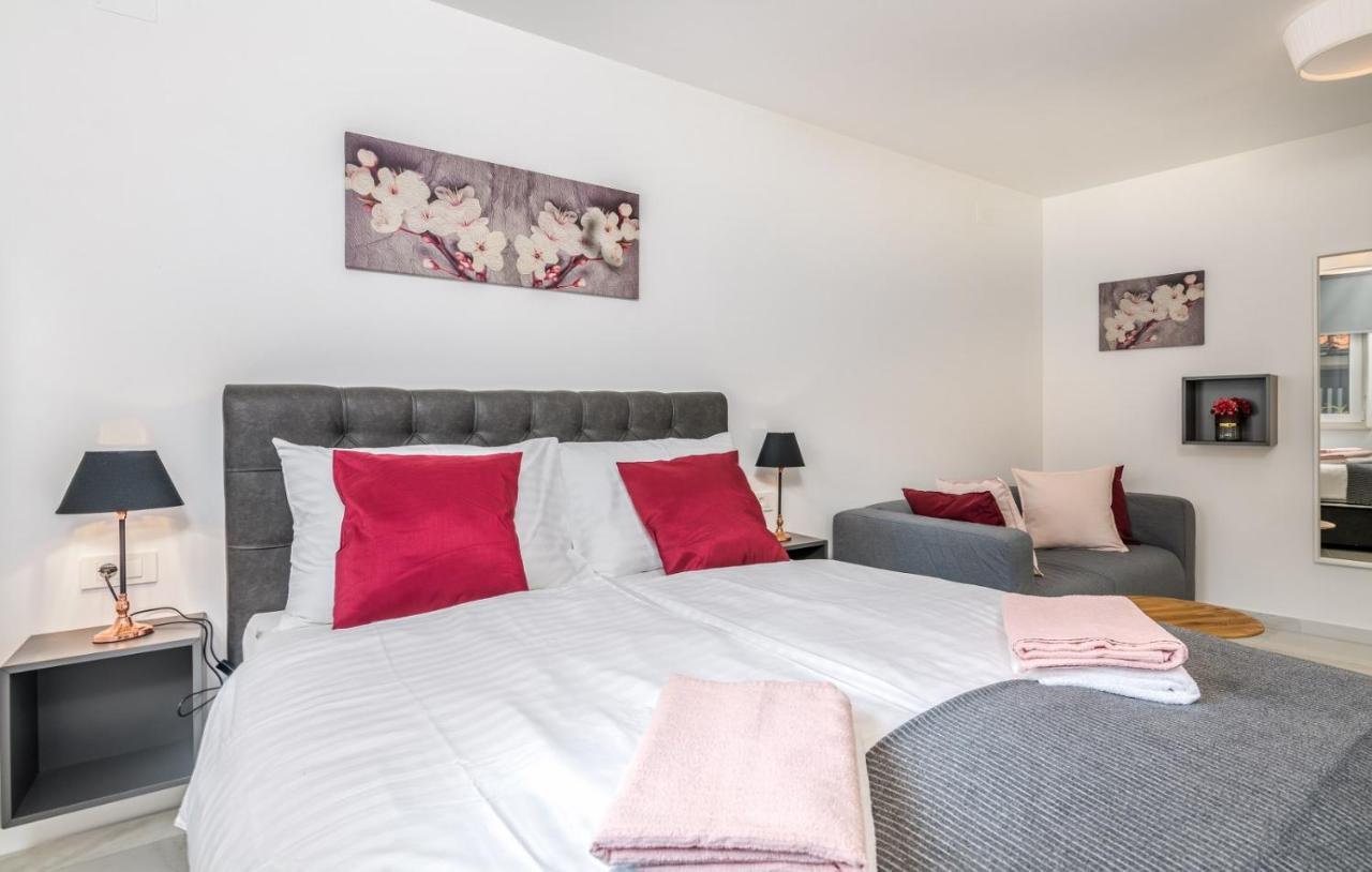 Apartments Elle Luxury Vantacici Malinska Esterno foto