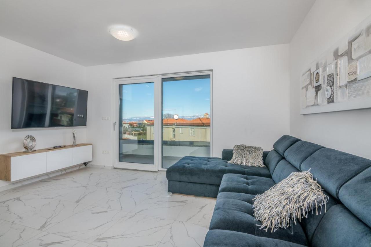 Apartments Elle Luxury Vantacici Malinska Esterno foto