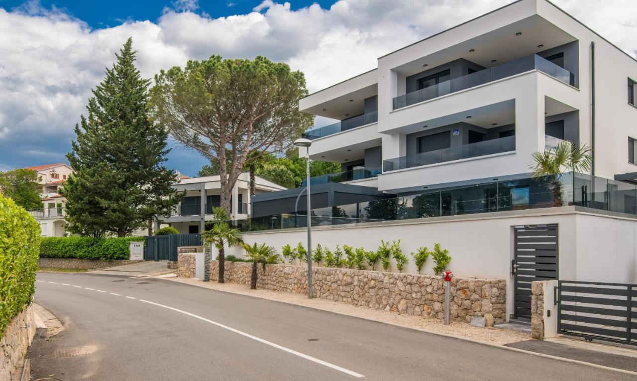 Apartments Elle Luxury Vantacici Malinska Esterno foto
