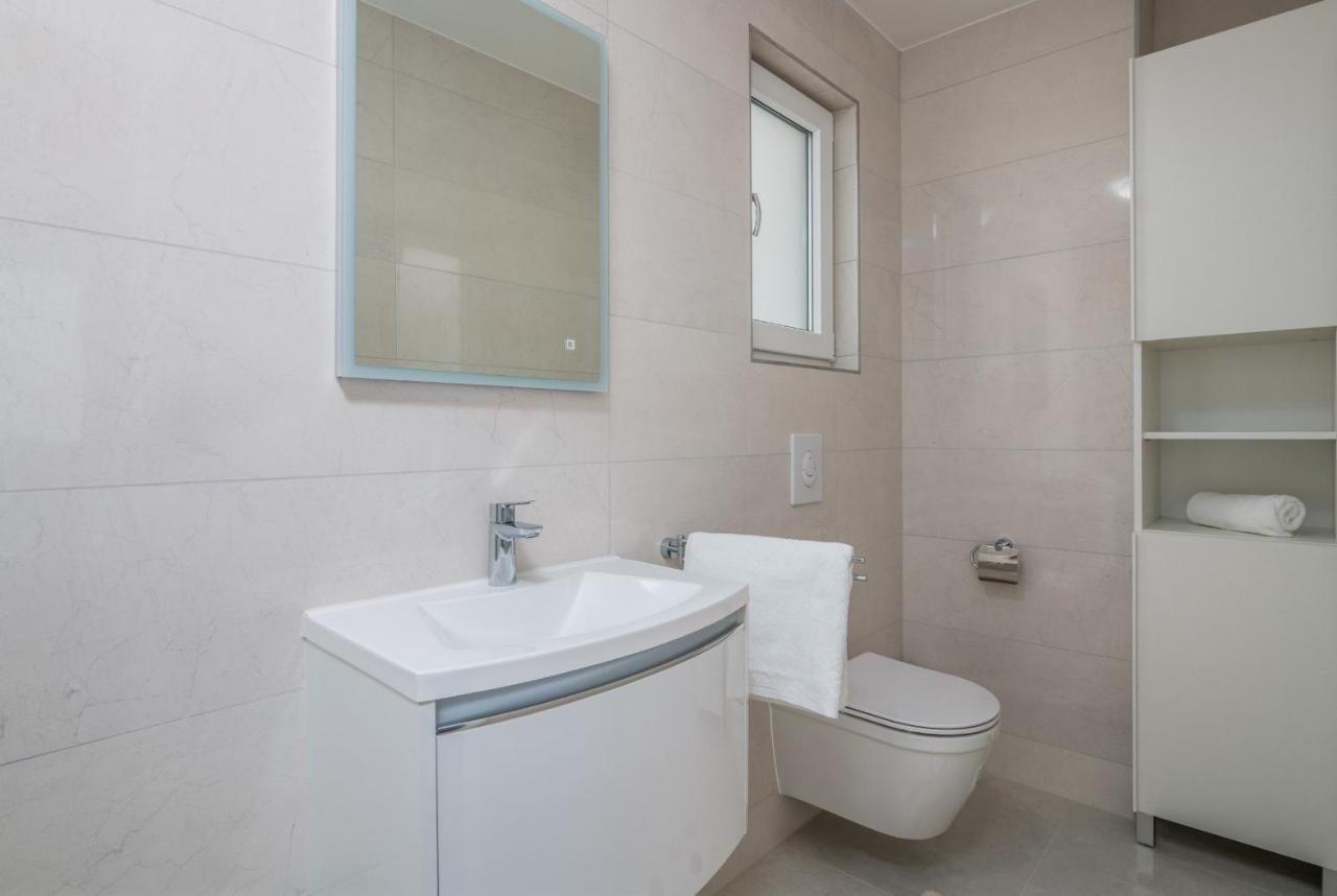 Apartments Elle Luxury Vantacici Malinska Esterno foto