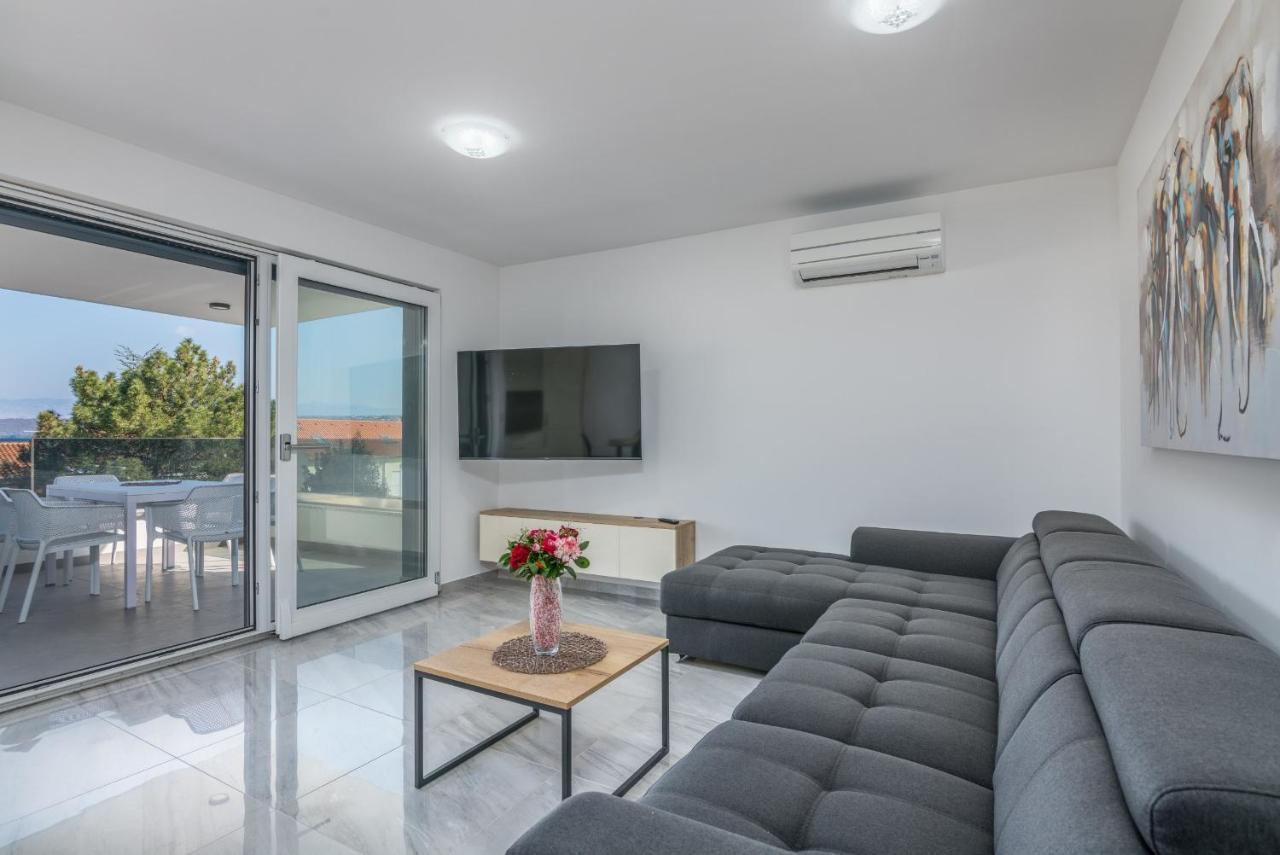 Apartments Elle Luxury Vantacici Malinska Esterno foto