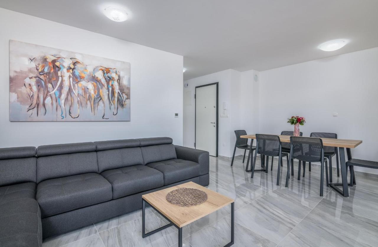Apartments Elle Luxury Vantacici Malinska Esterno foto