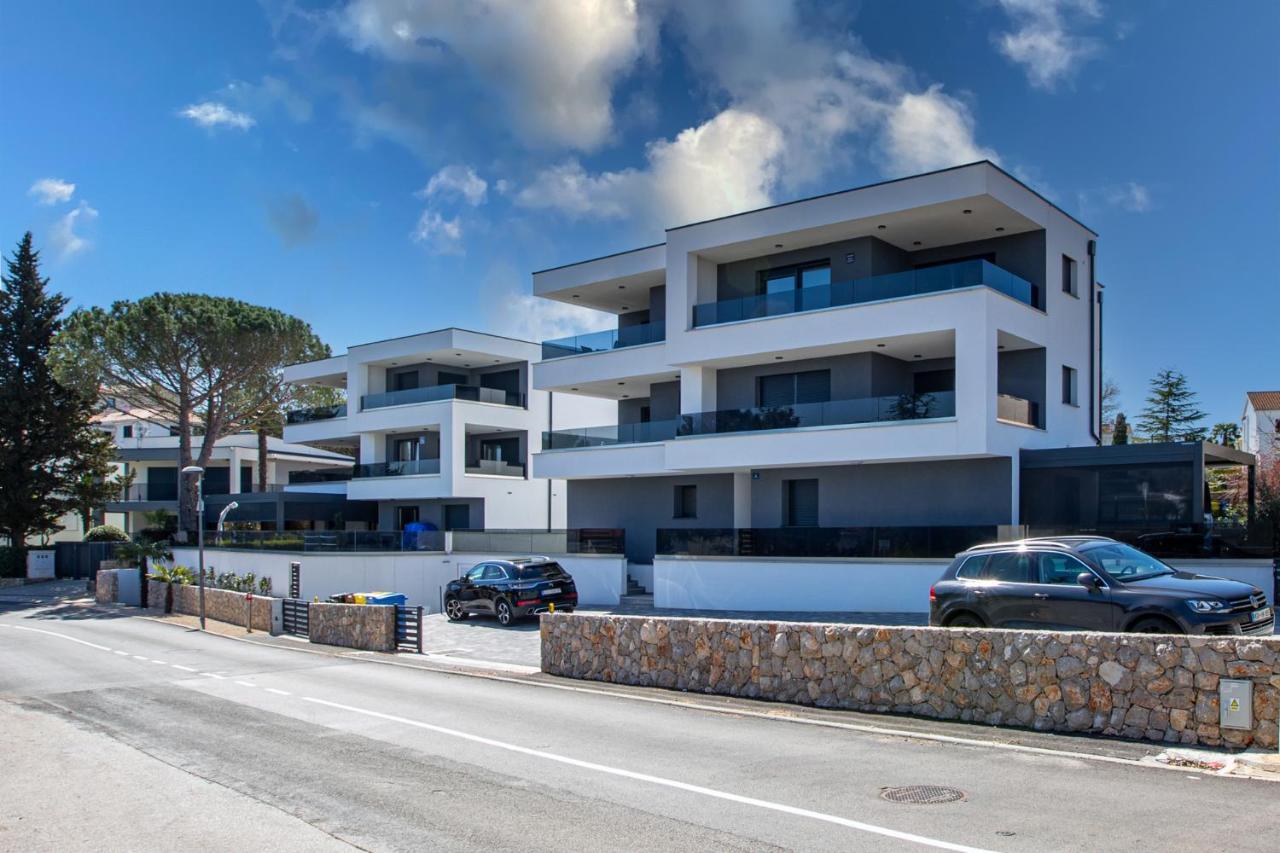 Apartments Elle Luxury Vantacici Malinska Esterno foto